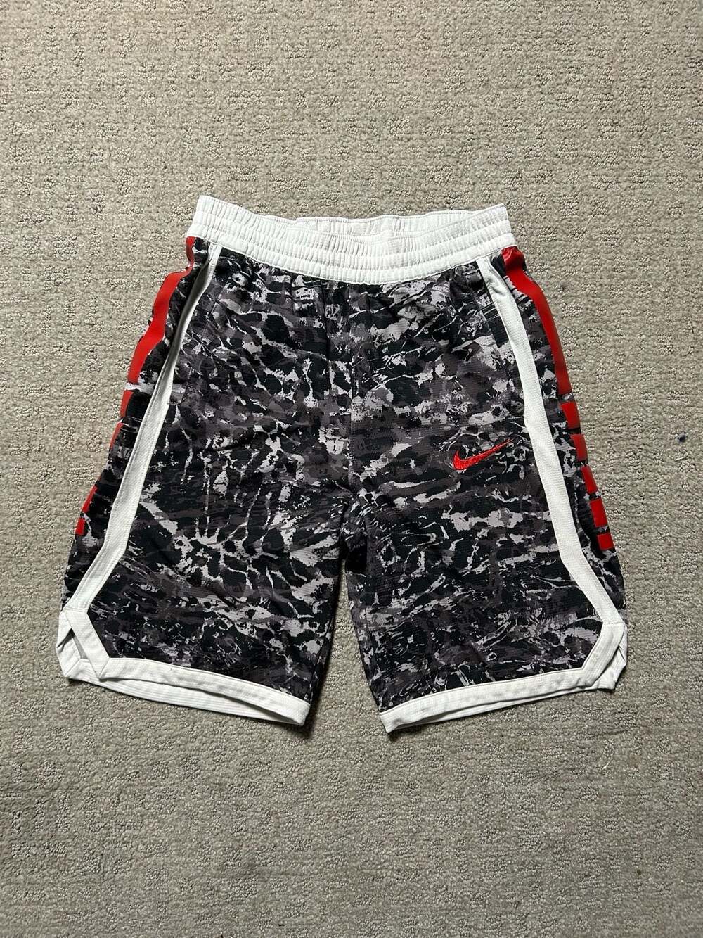 NIKE Basketball Youth Dri-Fit Gym Shorts. Gray...